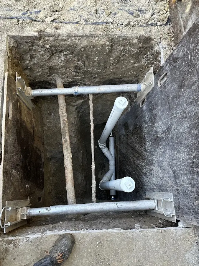 Experienced plumber completing Drain Cleaning work in Hawaiian Acres